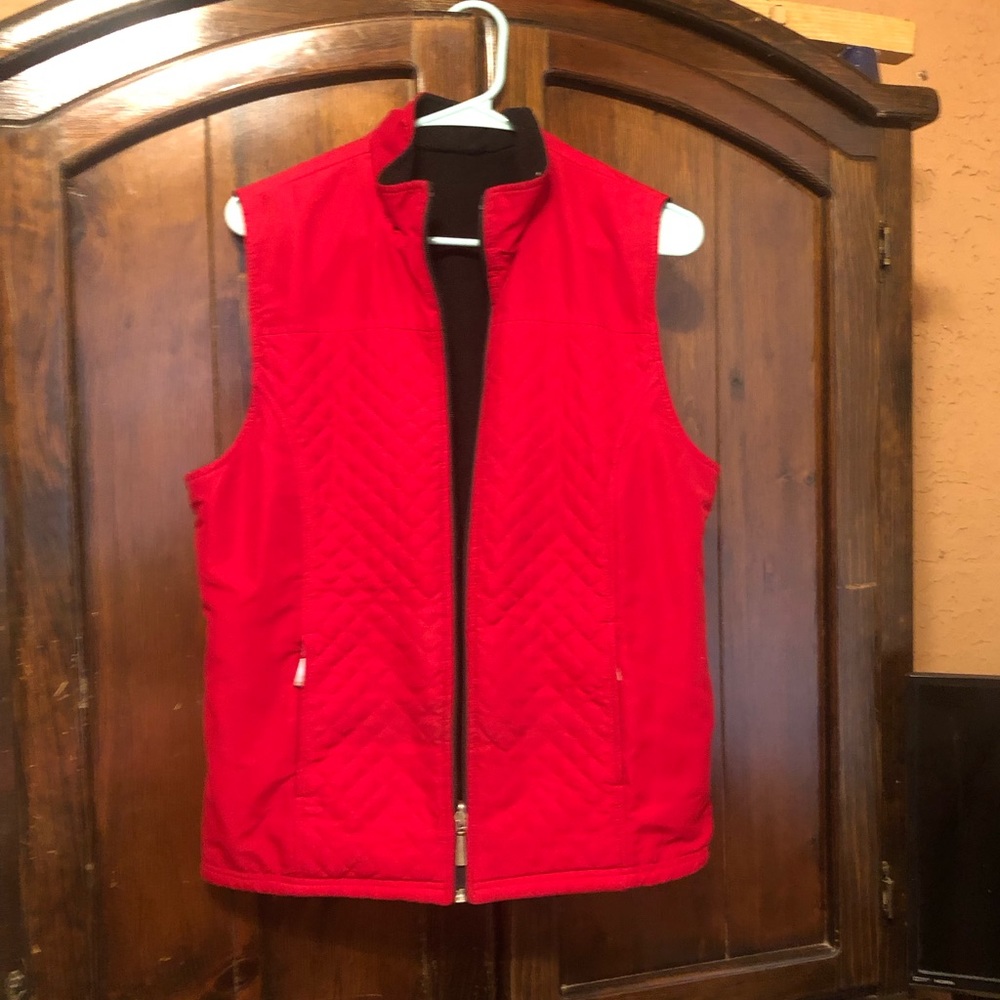Unbranded sleeveless vest